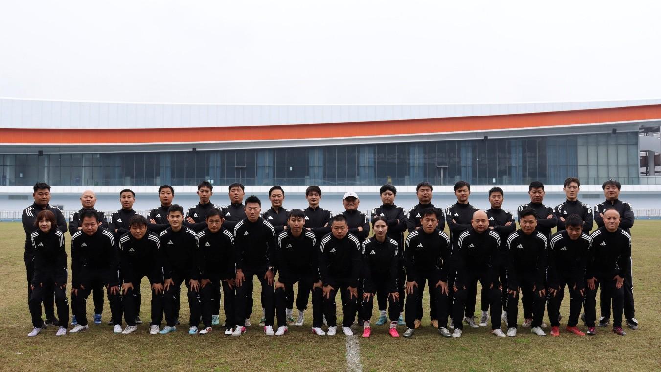 江南体育app-足协举办精英青训教练员专项培训班,周穗安、李春满授课